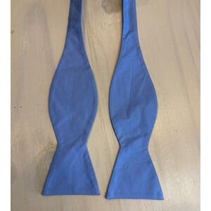 Jos A Bank Classic‎ Collection Mens Light Blue Ribbed Silk Self Tie Bow Tie